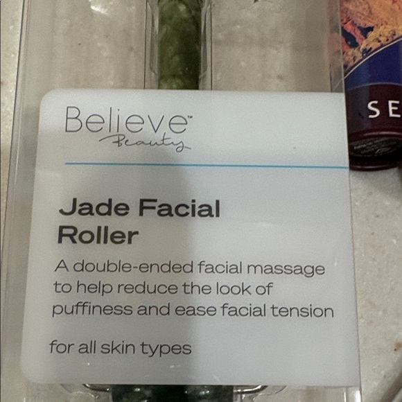 Sephora Skincare Essentials with Jade Roller - Picture 2 of 8